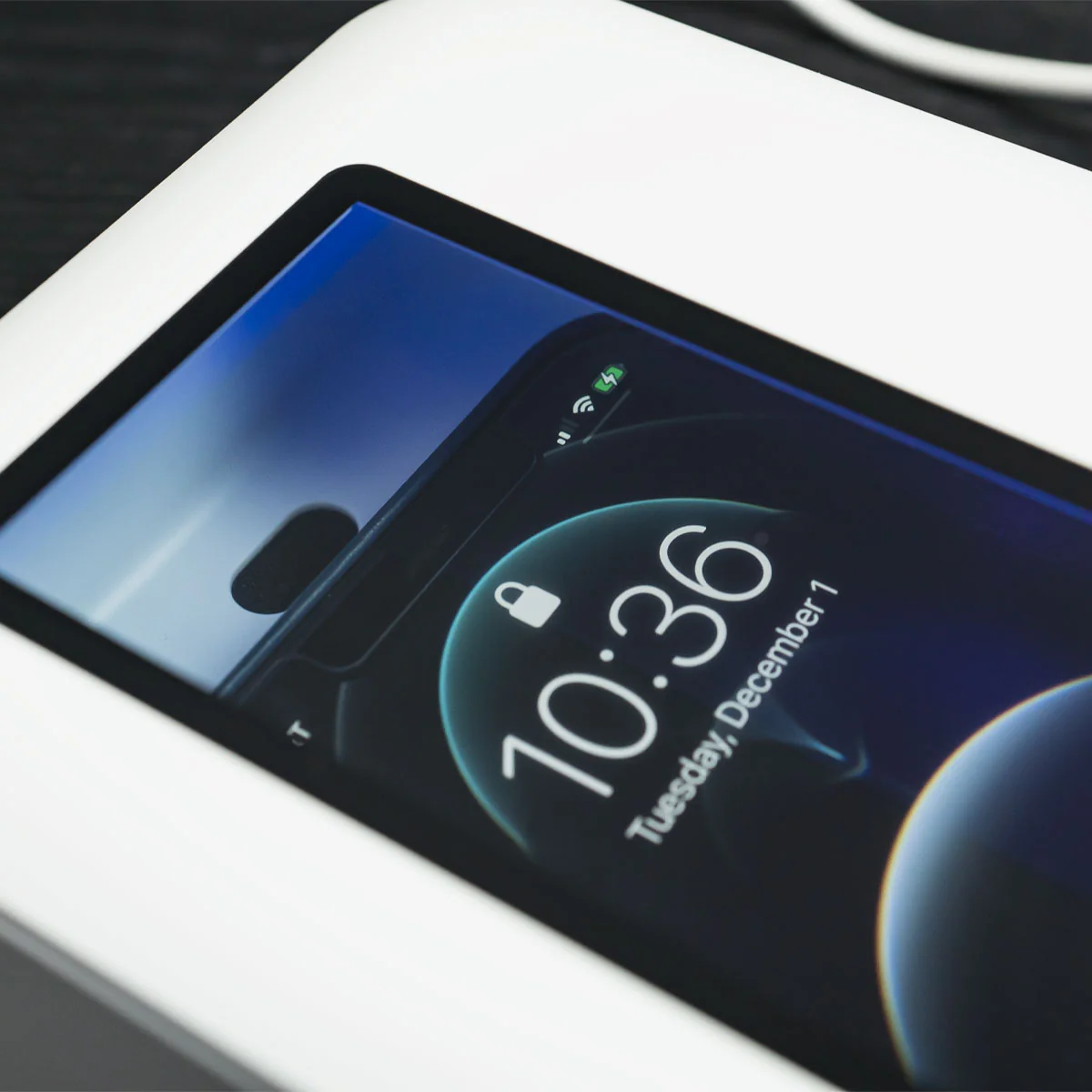 CleanTray Charge | Quickly Kills 99.99% of Germs | Built-in Wireless Charger - Image 4