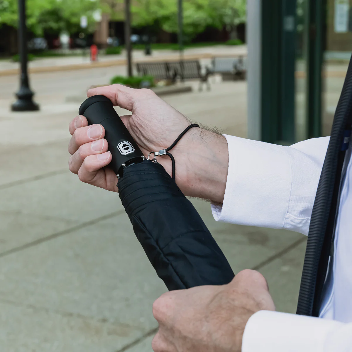 RainTorch™ Umbrella |  Pivoting Flashlight | Auto Open/Close & Grip Handle - Image 11